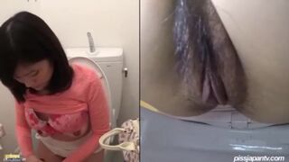 Japanese Cutie Masturbation Squirt At Throne Room - 4 image