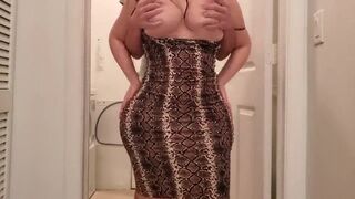 Large butt stepmom screwed in laundry room - 9 image