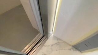 Tettona italiana scopata nell'ascensore del supermercato - 6 image