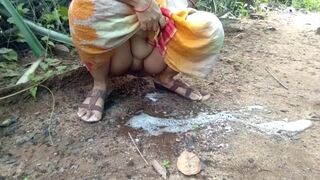 Desi Indian Aunt Outdoor Public Pissing Movie Scene Compilation - 14 image