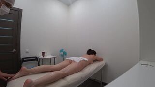 The client sucked off the masseur - 3 image