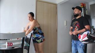 unknown wench pays transportation in a very rich way- porn in Spanish - 2 image