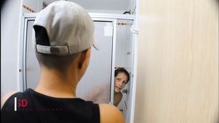 spying on my stepsister's floozy in the shower- porn in spanish - 1 image