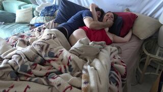 Stepson wakes up with stepmom in the daybed and copulates the wrong gap - 7 image