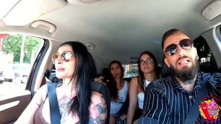 Sara Diamante, Matilde Torres in auto con Ladymuffin And Tommy A Canaglia sesso lesbian in strada - 6 image
