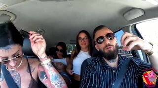 Sara Diamante, Matilde Torres in auto con Ladymuffin And Tommy A Canaglia sesso lesbian in strada - 9 image