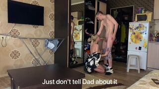 The mother I'd like to fuck did not put on her pants and enticed a naive chap with a bare muff - 6 image