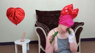 Hot Chick masturbate with three cucumbers 'untill that babe cum - 2 image