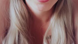 Morning sex with a curvy mother i'd like to fuck. I am horny by her natural agonorgasmos. 60 fps - 7 image
