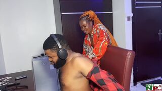 OMG! What a Giant Cock! Ladygold Africa Fuck Krissyjoh's Large Dick During The Time That Editing Nigerian Porn Clip - 4 image