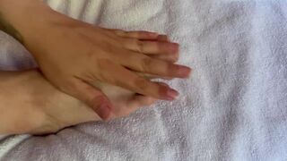 Hawt female feet nail polish - 1 image