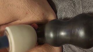 fisting my wife and banging her with toys, until that babe squirts. double penetration her with toys - 3 image