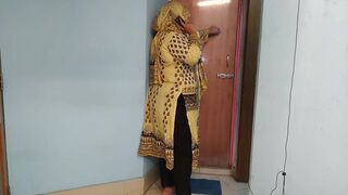 35 Year Old (Ayesha Bhabhi) bakaya paisa lene aye the, paise ke badle padose se kiya Choda Chudi, Hindi Audio - Pakistan - 2 image