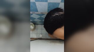 esposa gordibuena embarazada en la ducha - 13 image