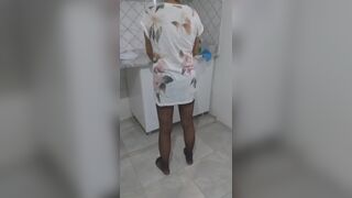 Turk older leg and foot fetish in nylon stockings in the kitchen - 2 image