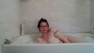 Cum play in the bathtub with me I won't tell Daddy - 1 image