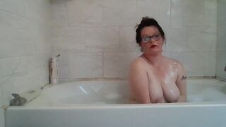 Cum play in the bathtub with me I won't tell Daddy - 4 image