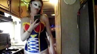 Skarlett plays Wonder Woman - 5 image