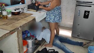 Pregnant wife invites neighbor to fix her gas stove - 4 image