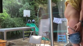 House cleaner let him to fuck her while she clean window - 2 image