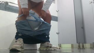 Recording patients pissing in hospital - 11 image