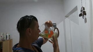 One liter of pee-lemonade, we drink our piss from a jug - 7 image