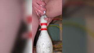 Bowling pin fucked for squirting - 14 image