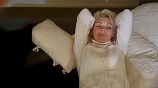 Having sex with my beautiful MILF wife Alexis with short hair