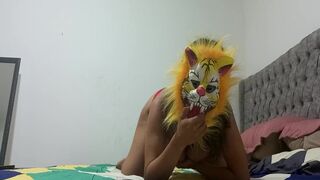 A BEAUTIFUL TIGRESS DOING AN EROTIC DANCE AND A RICH MASTURBATED FOR HER FANS