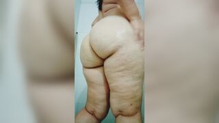 I open my pussy for you to lick it