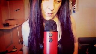 Sensual Mouth Sounds for Beautiful Italian Milf