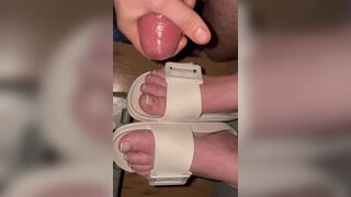 Feetlover cum on feet