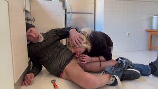 BLOWJOB TO THE PLUMBER IN MY KITCHEN - HOT WIFE