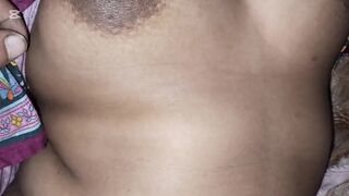 Indian kutiya ki Choot pe Pani gira dia