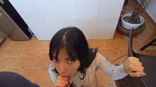 She finds Laura in her underwear in the room of the house, she discovers him and lets him fuck her, hot seats of Laura.