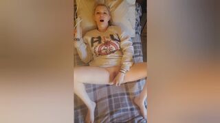 Vea Chevelle tries inflatable dildo