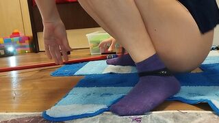 Sexy mom cleans the house naked.