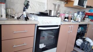 Sexy mom having breakfast in the bedroom, hairy, big, big ass. Sexy amateur wife fingers her until orgasm.