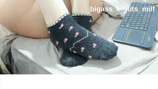 Watch bigass_bigtits_milf's kinky socks, feet, and feet fetish - Socks, Feet, Fetish, Foot - 2 image