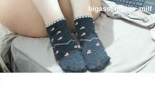 Watch bigass_bigtits_milf's kinky socks, feet, and feet fetish - Socks, Feet, Fetish, Foot - 3 image