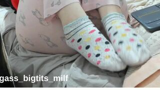 Watch bigass_bigtits_milf's steamy solo foot fetish video, featuring her sexy feet and milf body