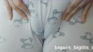 Watch curvy bigass_bigtits_milf bounce her camel toe while pleasing herself with her favorite toy - 4 image
