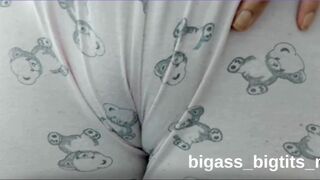 Watch this curvy European MILF play with her camel toe in a hot homemade camgirl video - 4 image