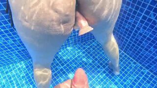 Sorprende MILF Dweybigass & Alevalsex get down and dirty in a wild pool party - 4 image