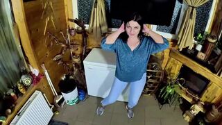 MilfyCalla's cameltoe blowjob and cum-filled puffy jean preview - total slutty action! - 5 image