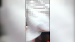 Cameriera italiana mostra le tettone e si masturba in bagno - 5 image