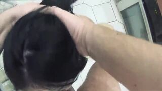 Una badante ucraina succhia un cazzo italiano in cucina - 4 image