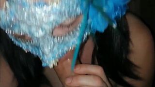 La casalinga italiana succhia il cazzo con passione e ingoia - 2 image